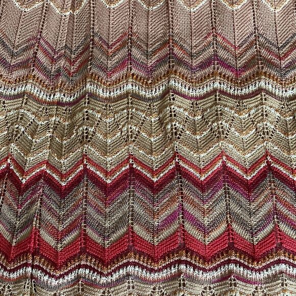 Italian Multicolor Knit Skirt with Covered Elastic Waistband and Scalloped Hem. - Picture 2 of 9